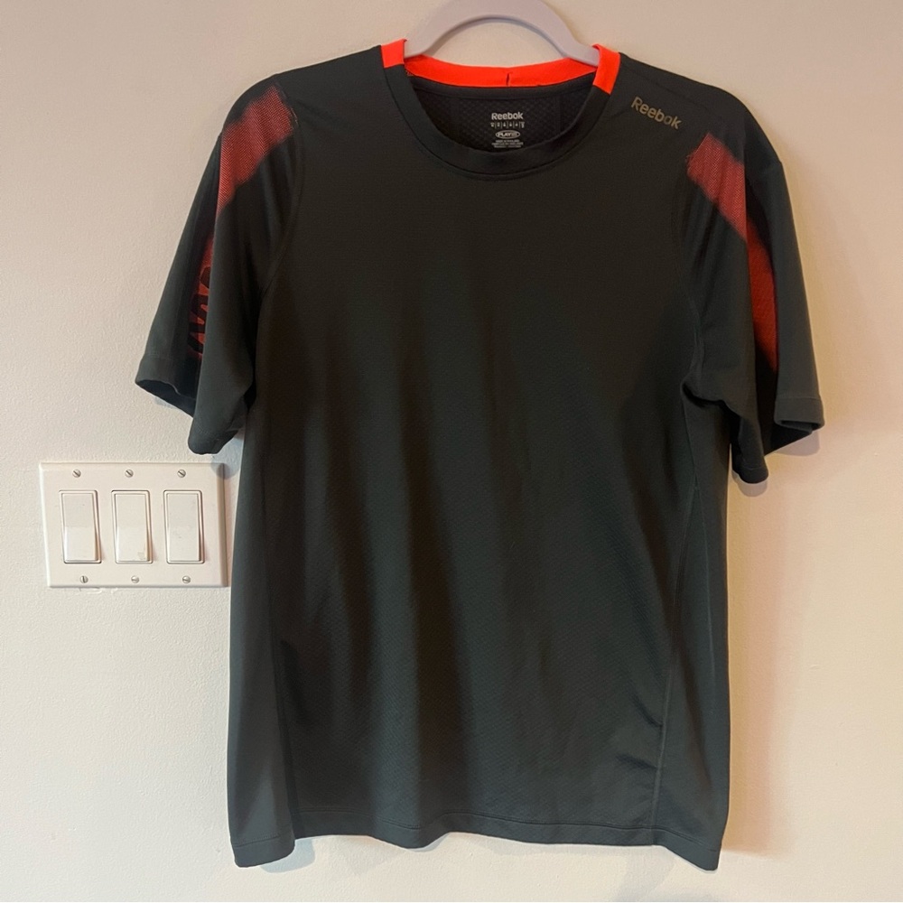 Reebok Grey Shirt Men's Medium Athletic Top Gym Workout Short Sleeve